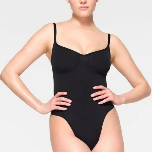 Skims Seamless Sculpting Thong Bodysuit Shapewear Onyx Black Small NWOT - Picture 1 of 6